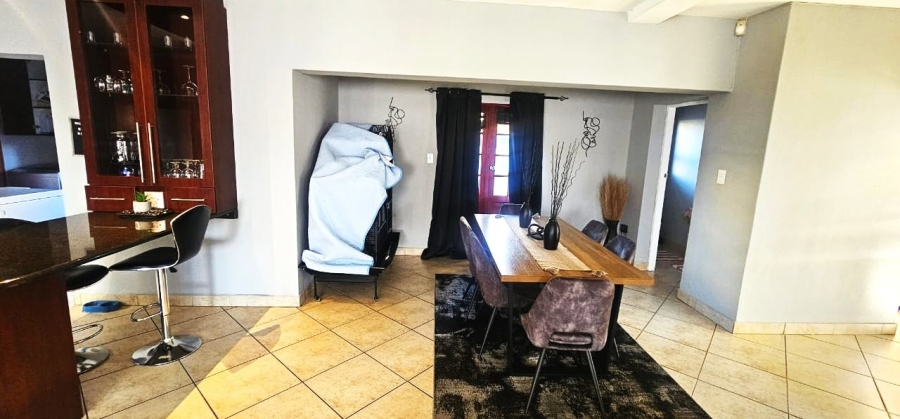 To Let 4 Bedroom Property for Rent in Safari Gardens North West